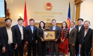 Đoàn công tác tỉnh Bắc Ninh thăm, làm việc với Đại sứ quán Việt Nam tại Canada